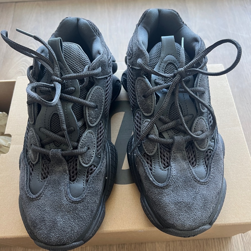 Yeezy 500 in utility black